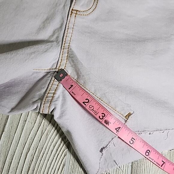 Universal Thread Curvy Vintage Midi White Denim Shorts Raw Hem Womens 0/25 NWT - Picture 8 of 10